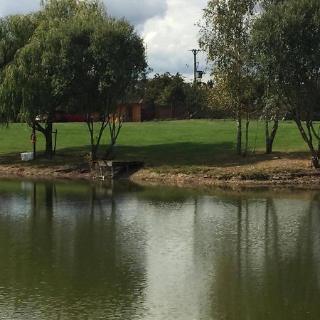 Elton Barn Fishery & Retreat Nottingham Bagian luar foto