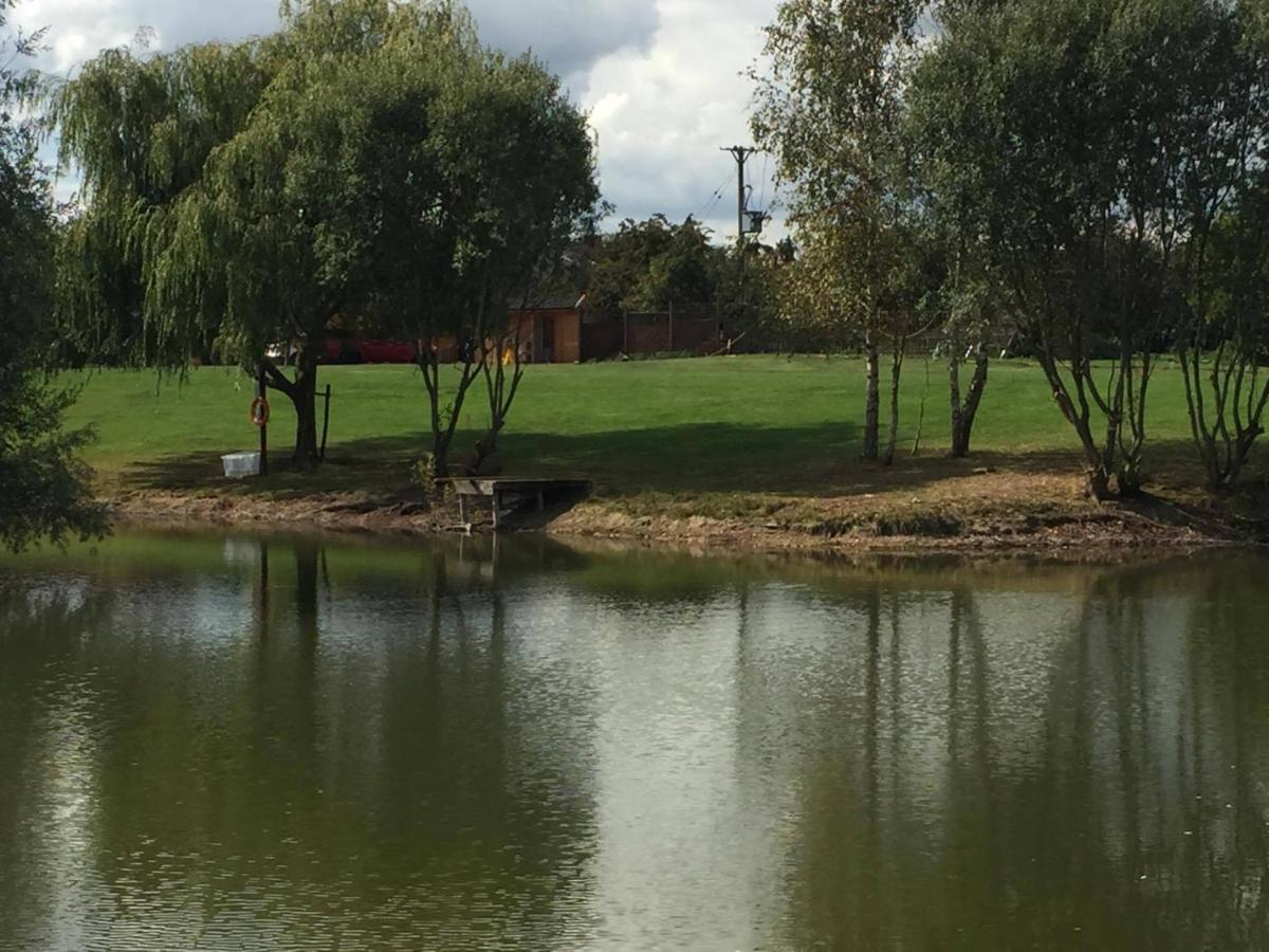 Elton Barn Fishery & Retreat Nottingham Bagian luar foto